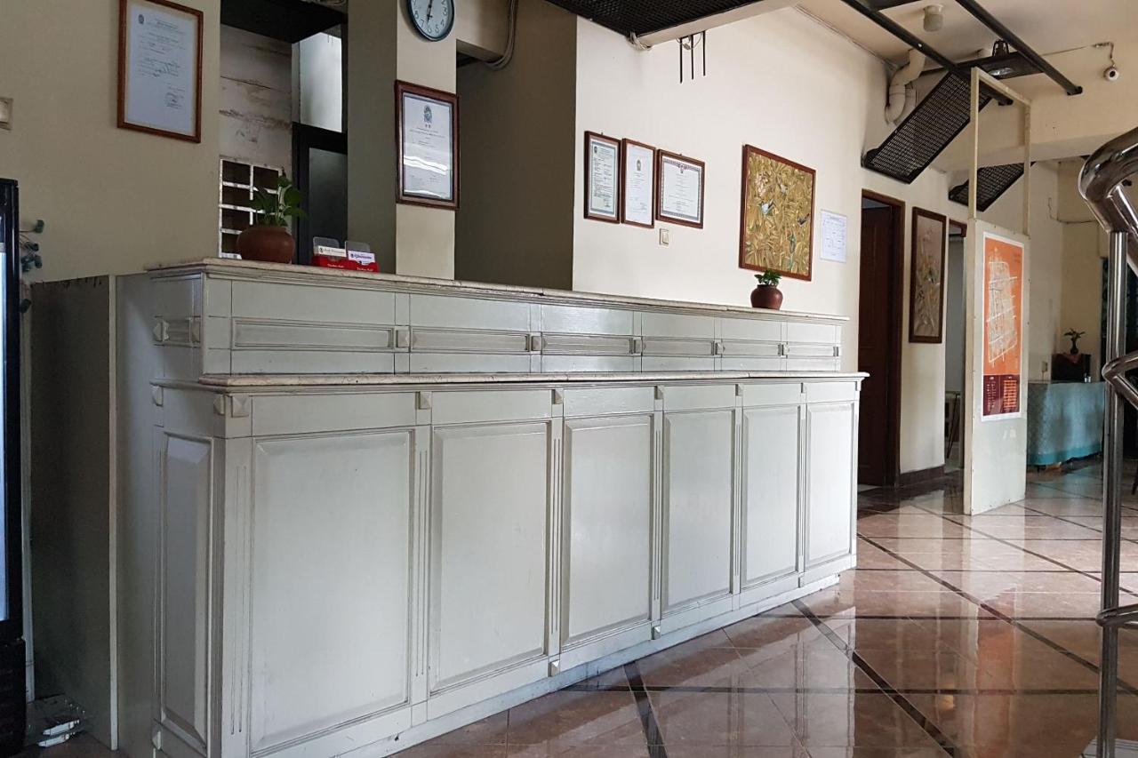 Oyo 3819 Hotel Winotosastro Yogyakarta Kültér fotó